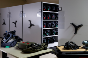 GSA军事战争袋设备齿轮存储在移动袋储物柜和机架上保持齿轮准备好
