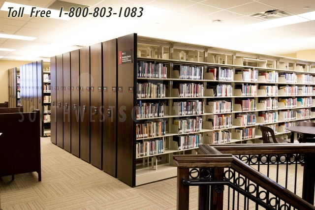 图书馆中的紧凑型书架